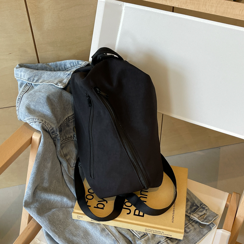 Black Shoulder Packer